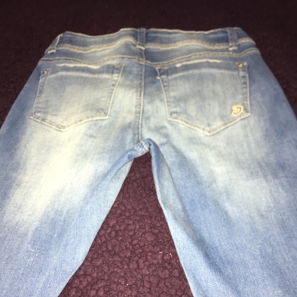 Light Wash Graphic Jeans - Picture 2 of 4